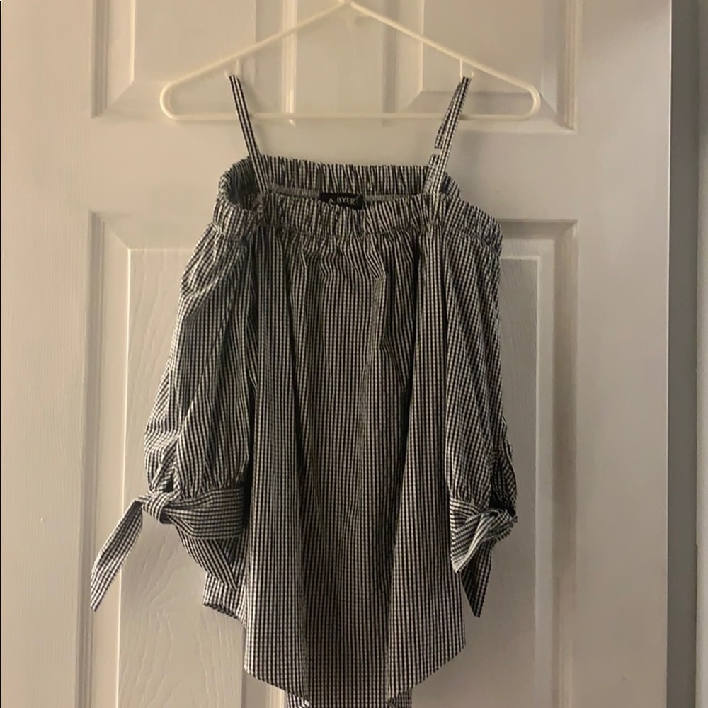 Cold shoulder top